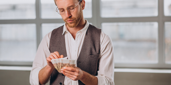 Human Source: Minimālā alga 2025: cik saņemsi uz rokas pēc nodokļiem?